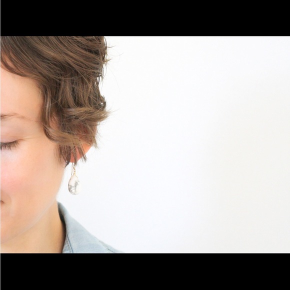 White Howlite Natural Stone Teardrop Gold Earrings 🌿 - Picture 5 of 7